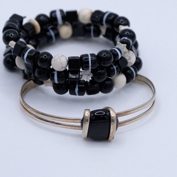 Gorgeous lightweight Bangles Beaded Art Market find with Metal details - Picture 5 of 13